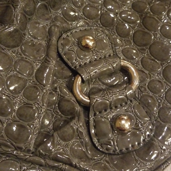 Gray Guess Crocodile Pattern Women's Purse - Picture 3 of 6